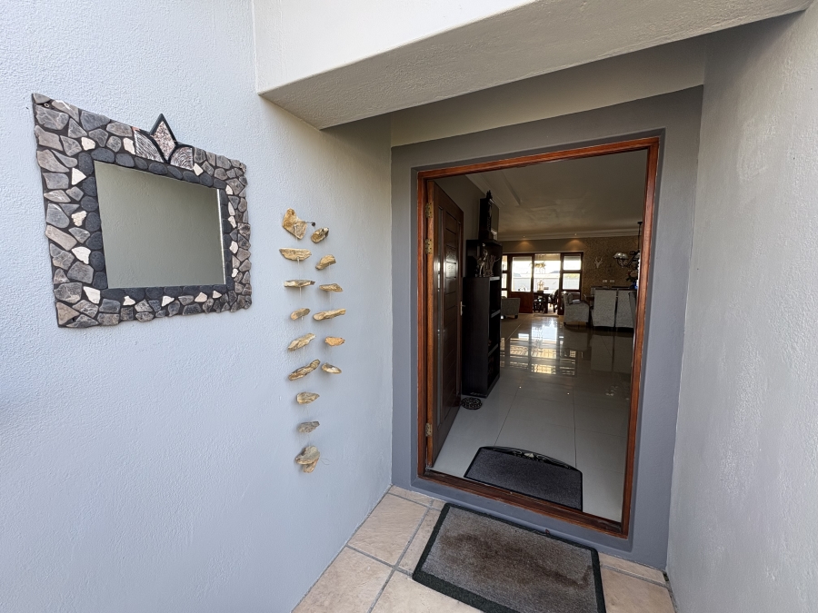 4 Bedroom Property for Sale in Yzerfontein Western Cape
